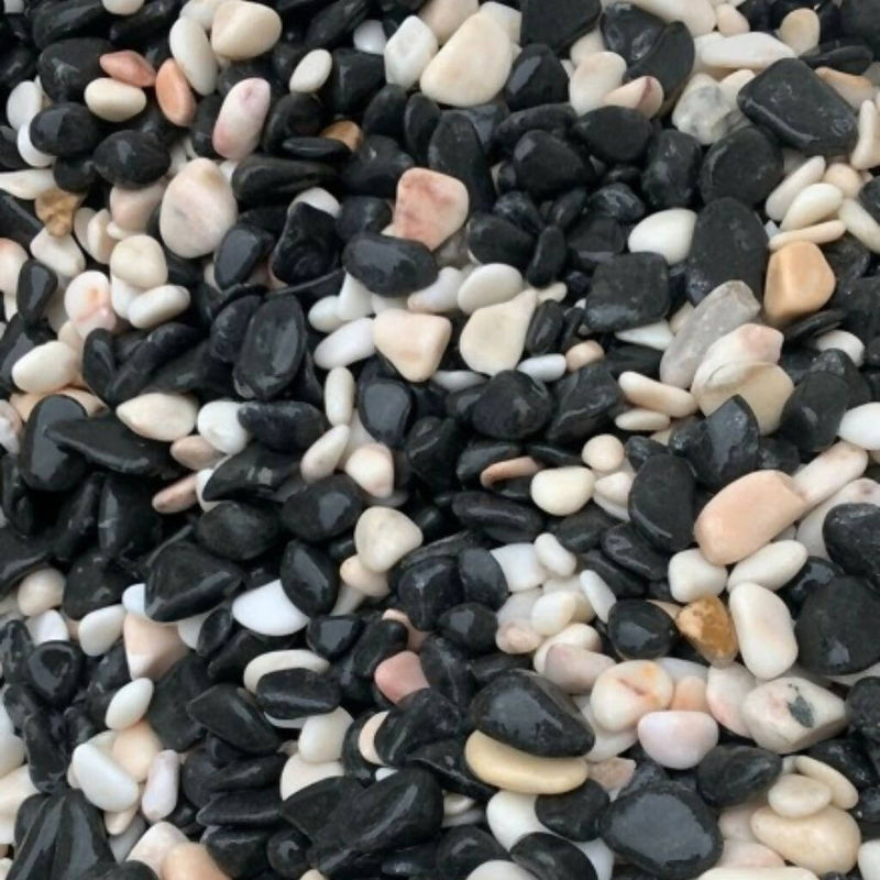 Pebbles en mármol de color negro y rosa.